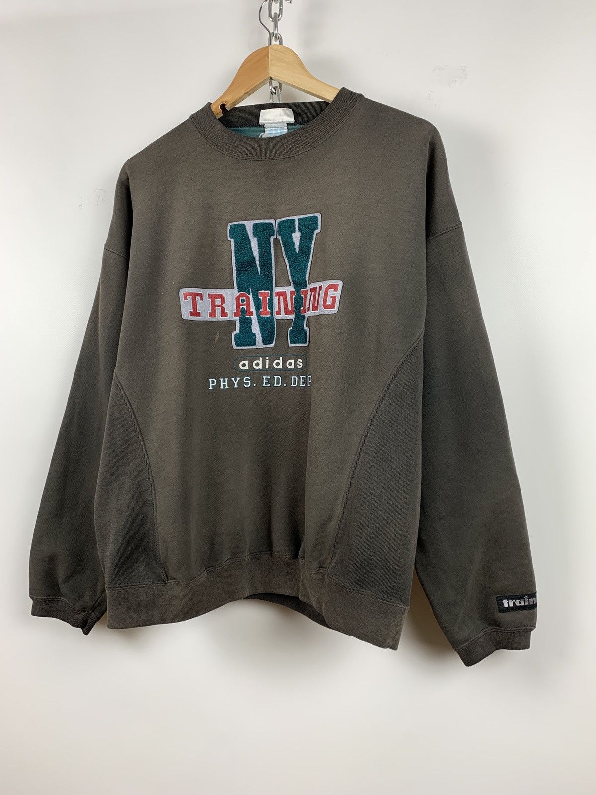 Adidas 90s Vintage Adidas NY Training Phys.Ed.Dept Faded Sweatshirt Size US M / EU 48-50 / 2 - 6 Thumbnail