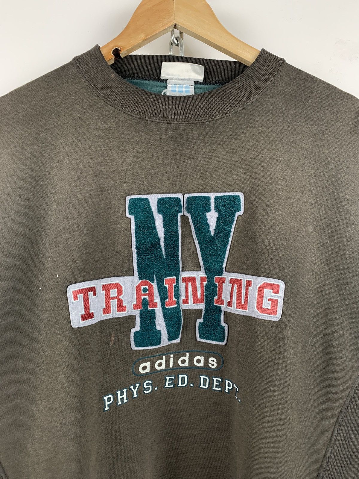 Adidas 90s Vintage Adidas NY Training Phys.Ed.Dept Faded Sweatshirt Size US M / EU 48-50 / 2 - 7 Thumbnail