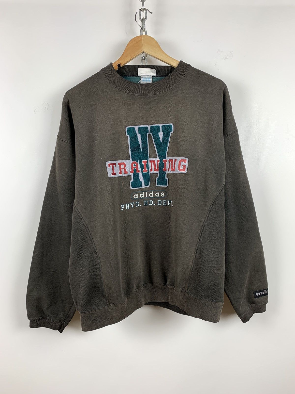 Adidas 90s Vintage Adidas NY Training Phys.Ed.Dept Faded Sweatshirt Size US M / EU 48-50 / 2 - 3 Thumbnail