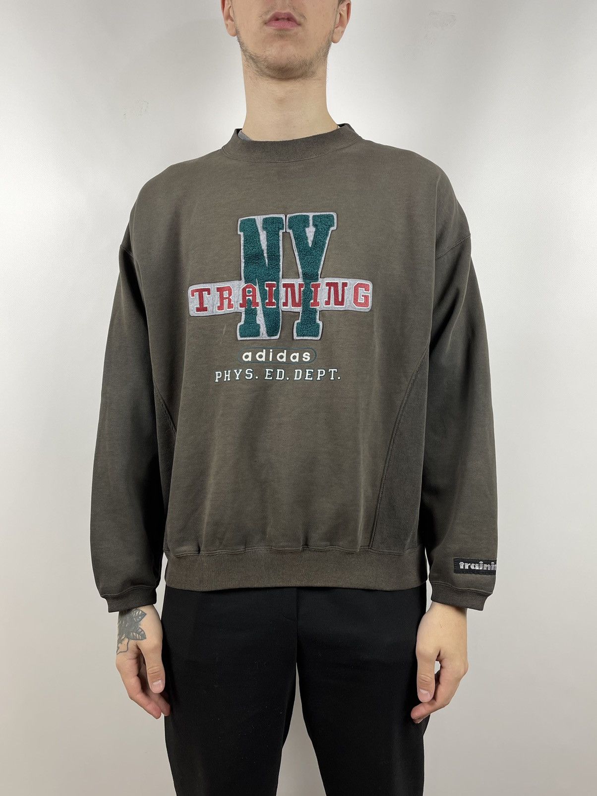Adidas 90s Vintage Adidas NY Training Phys.Ed.Dept Faded Sweatshirt Size US M / EU 48-50 / 2 - 2 Thumbnail