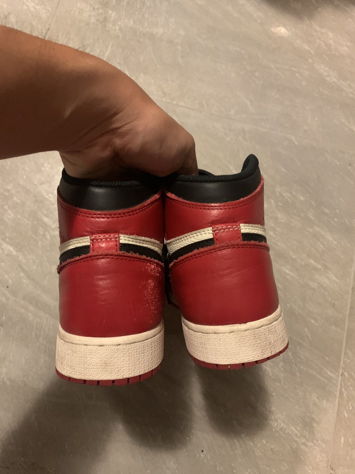 Jordan Brand × Nike Air Jordan 1 Retro High Bred Toe (GS) 6Y Size US 6 / EU 39 - 6 Thumbnail