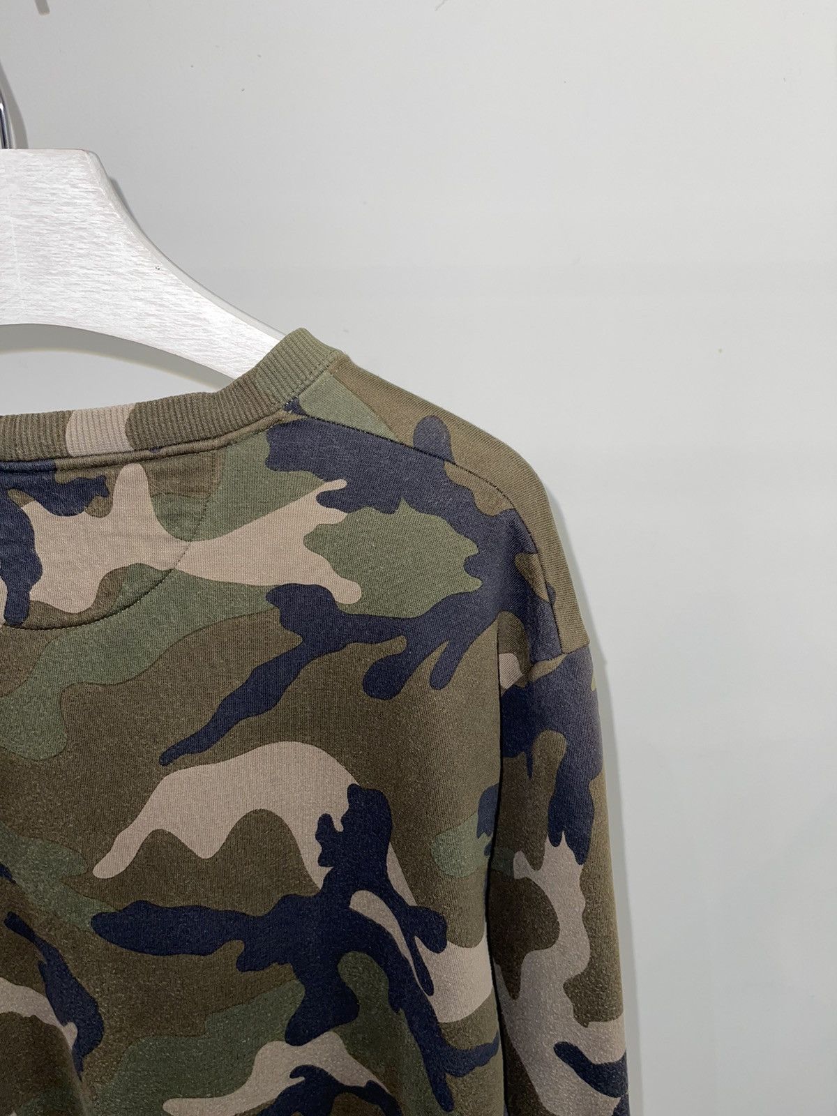 Valentino Valentino Camo All Over Printed Crewneck Size US L / EU 52-54 / 3 - 4 Thumbnail