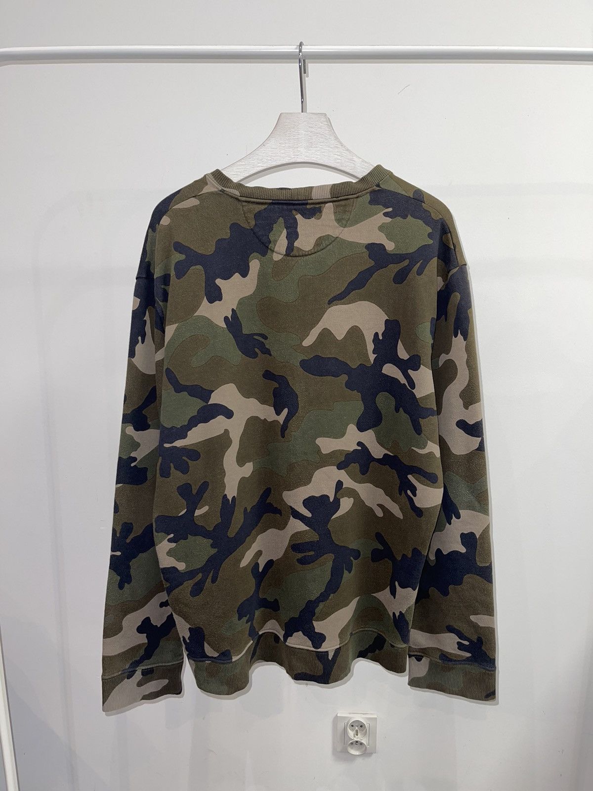 Valentino Valentino Camo All Over Printed Crewneck Size US L / EU 52-54 / 3 - 3 Thumbnail