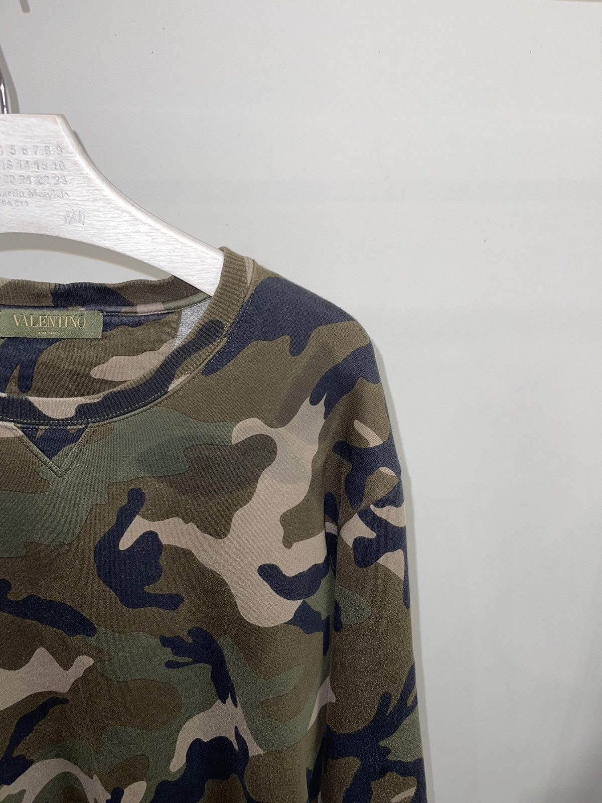 Valentino Valentino Camo All Over Printed Crewneck Size US L / EU 52-54 / 3 - 2 Thumbnail
