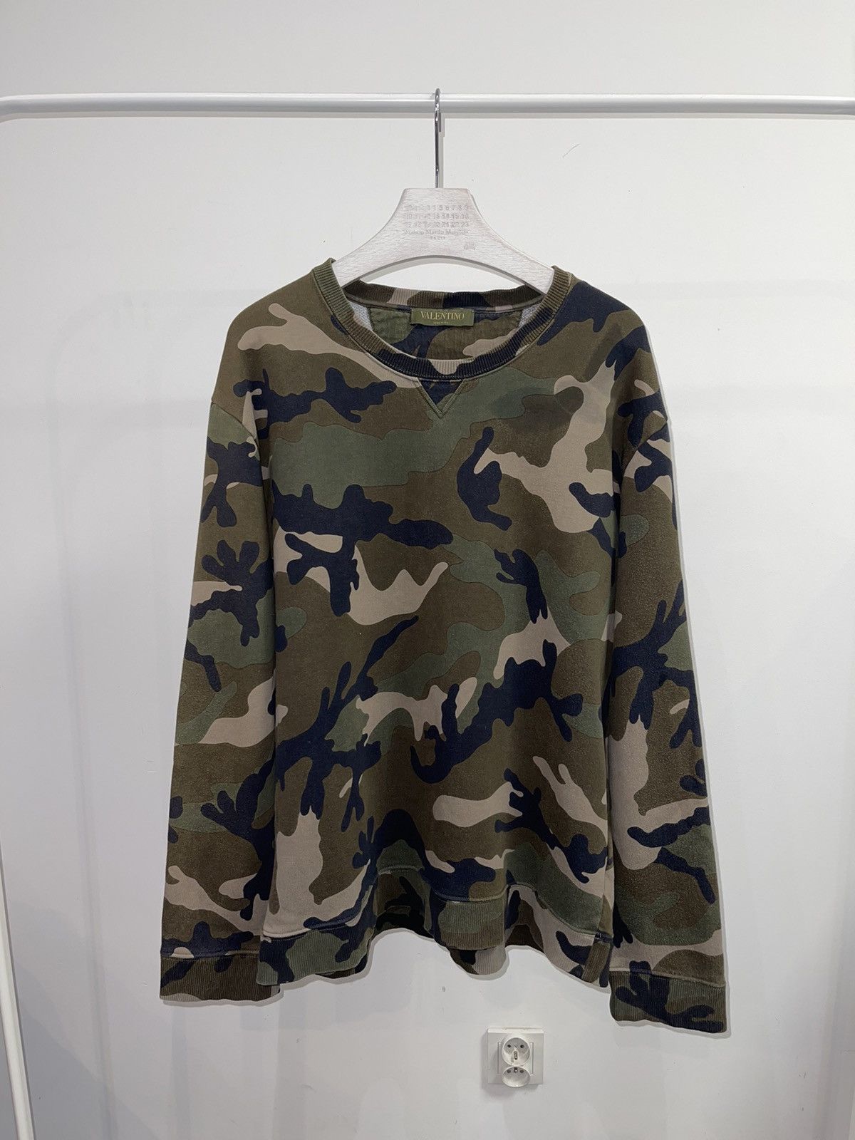 Valentino Valentino Camo All Over Printed Crewneck Size US L / EU 52-54 / 3 - 1 Thumbnail