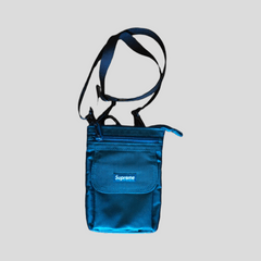 Supreme shoulder bag (SS18) $150.00 🧟‍♂️🧟‍♂️