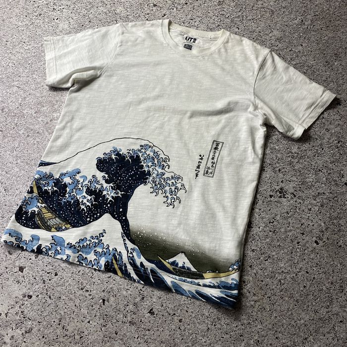 Uniqlo Uniqlo Hokusai Blue Sea Printed Logo Tee T Shirt | Grailed