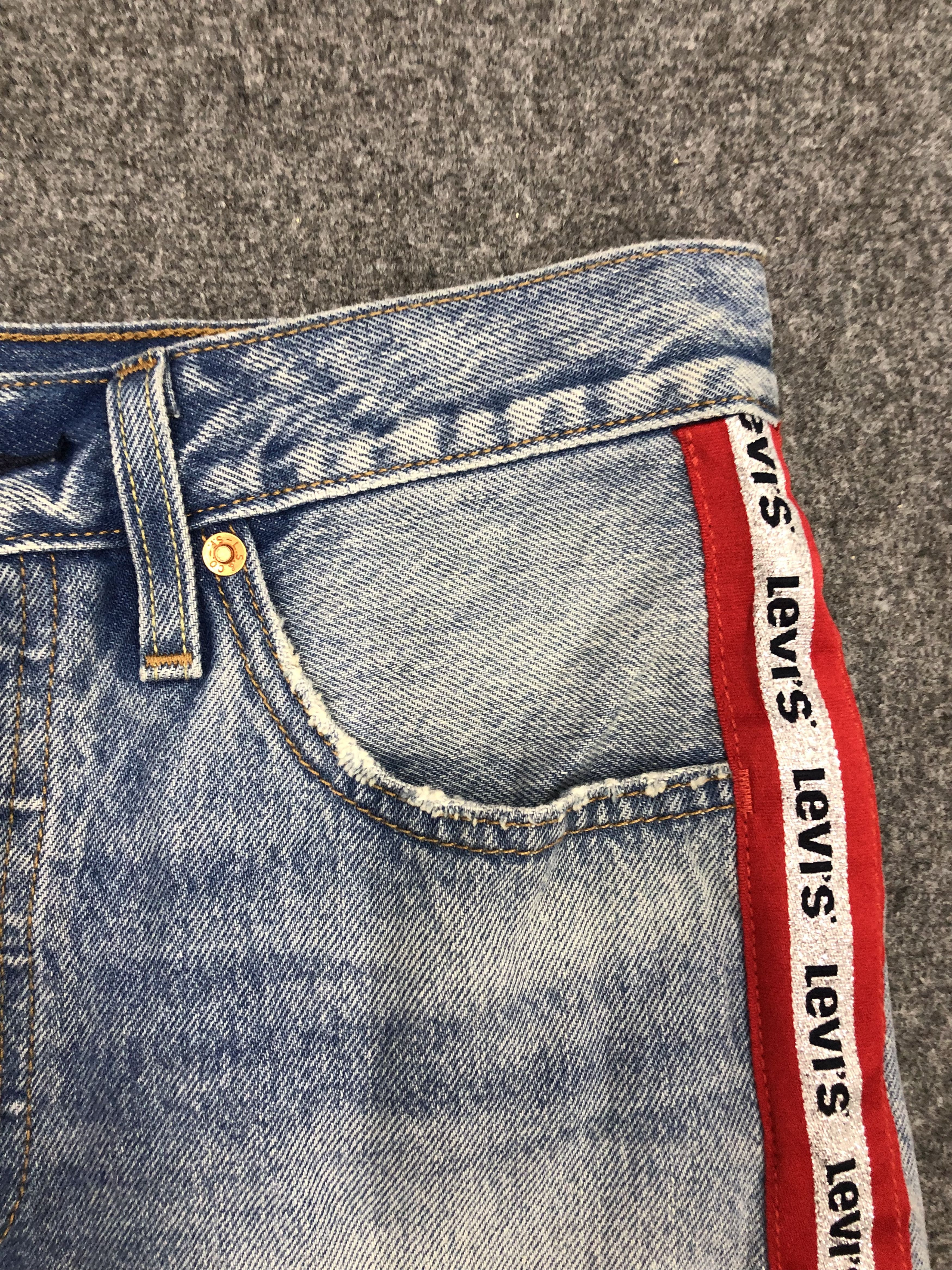 Levi's Vintage Levis 501 Light Wash Jeans DP1149 Size US 30 / EU 46 - 2 Thumbnail