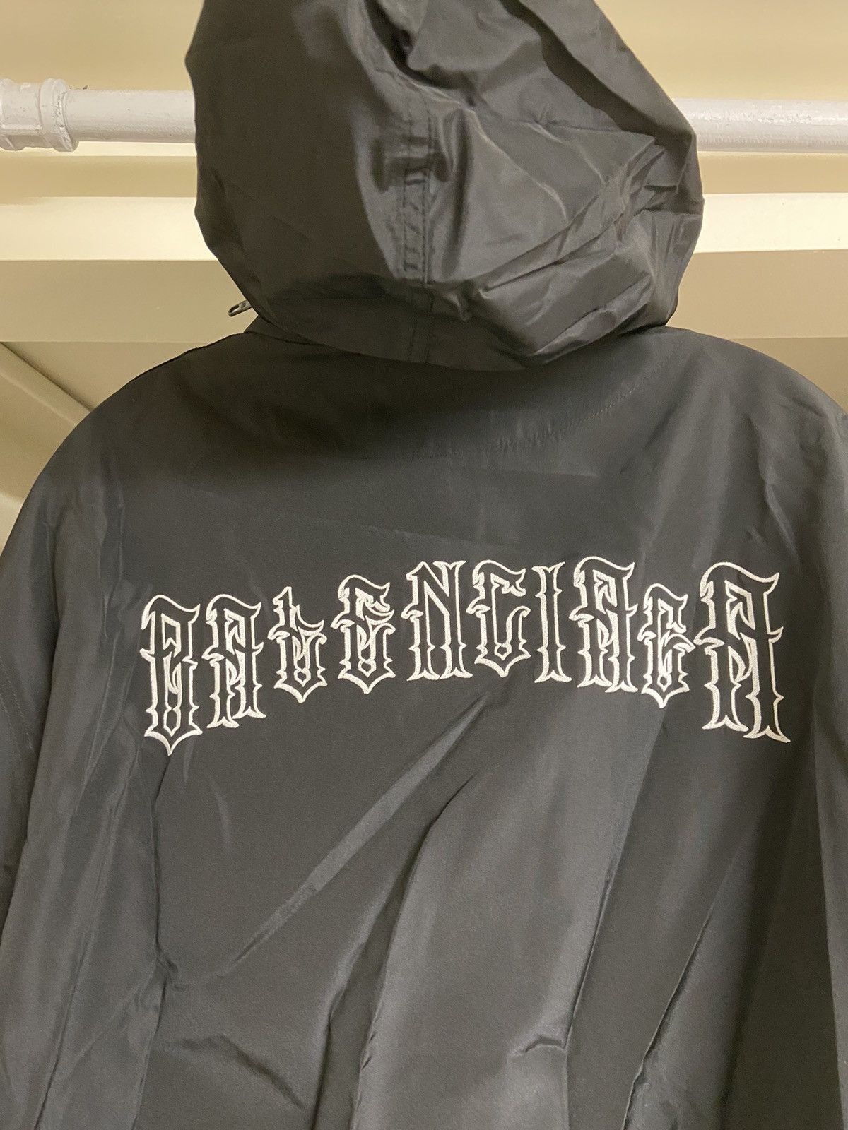Oversized logo windbreaker sz 48