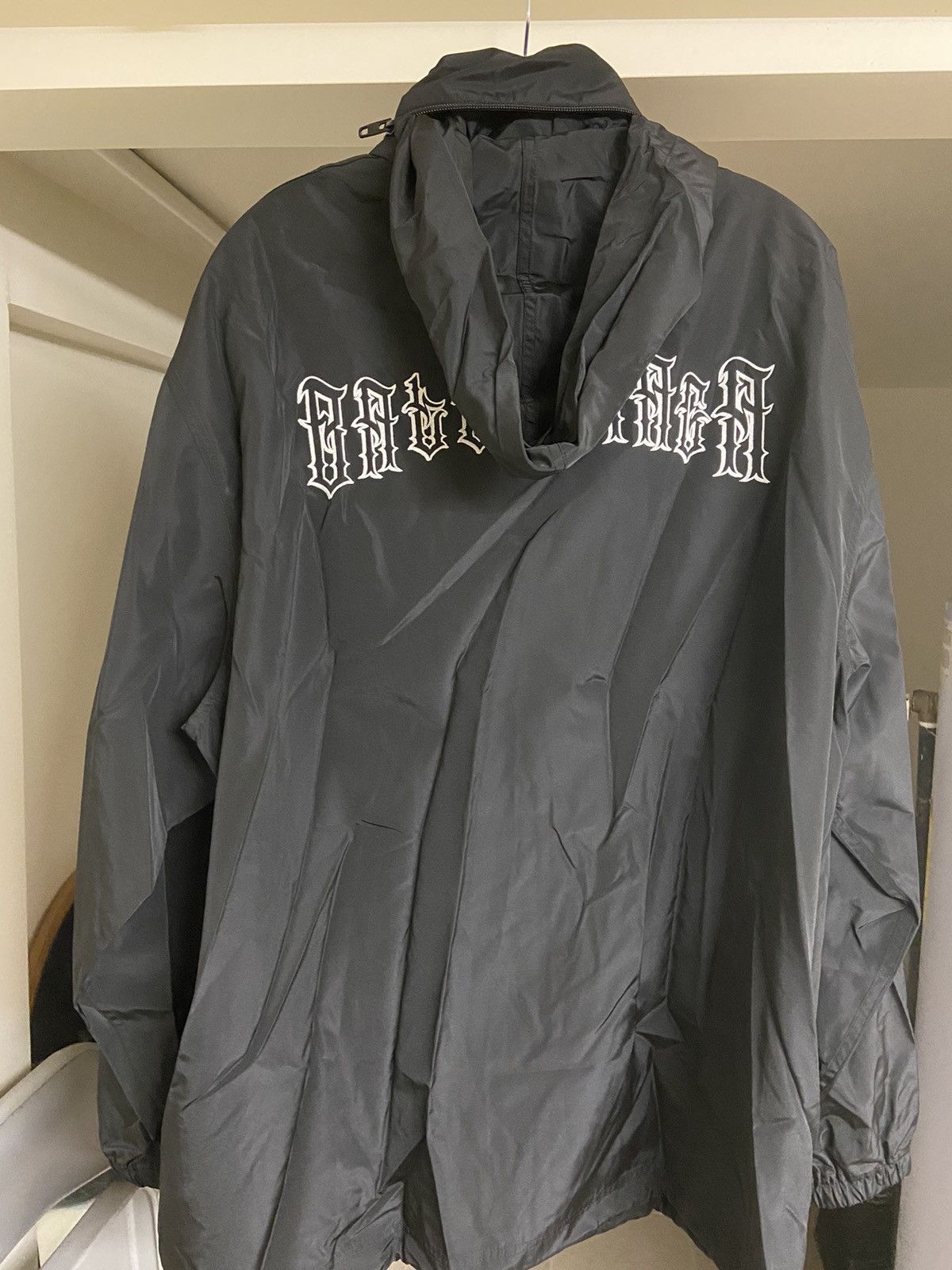 Oversized logo windbreaker sz 48