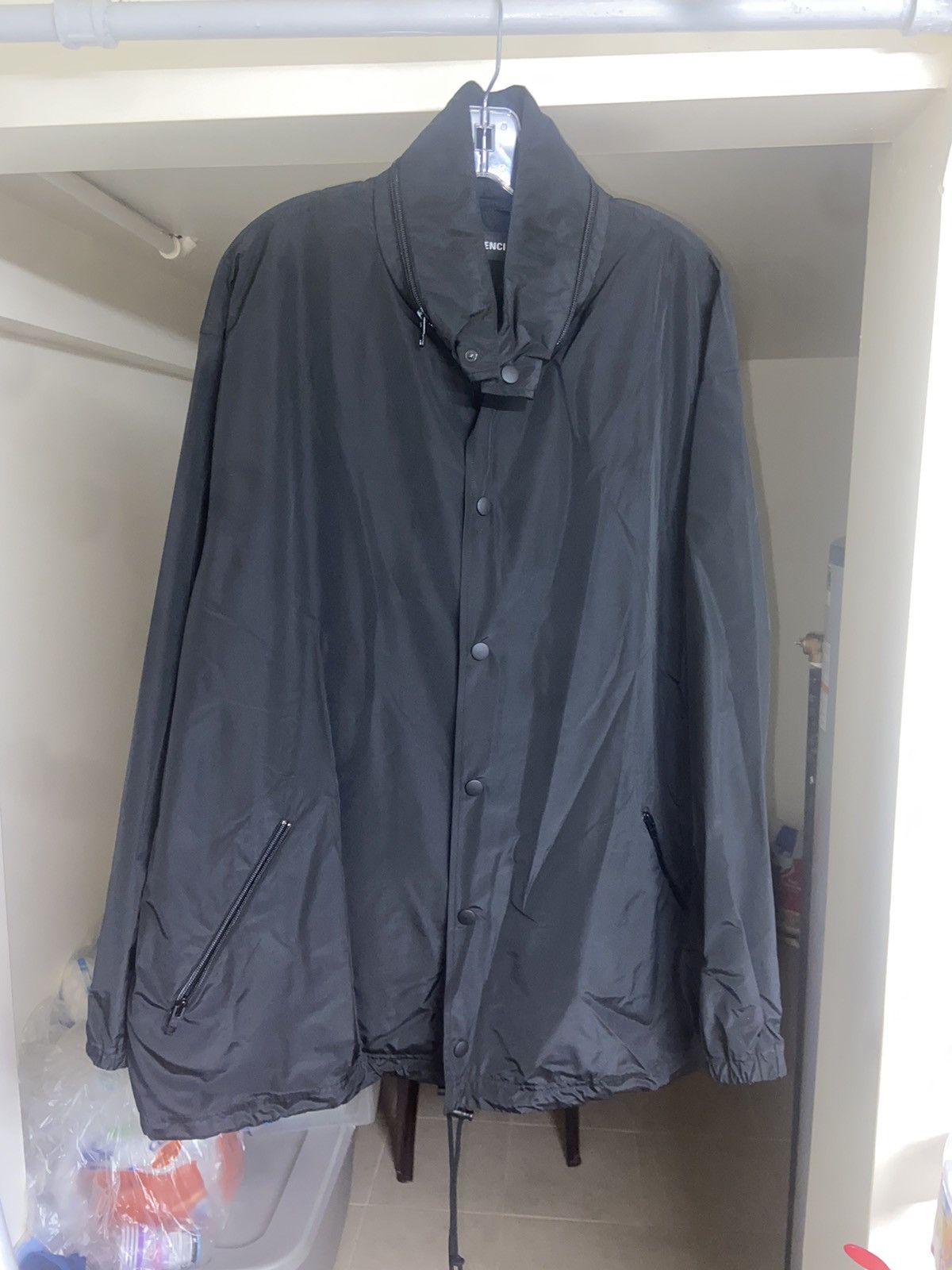 Oversized logo windbreaker sz 48