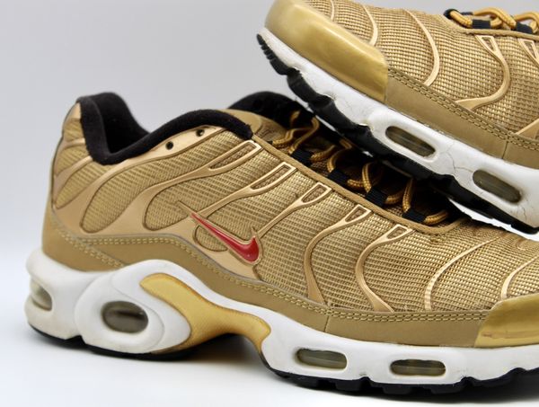 mens gold air max