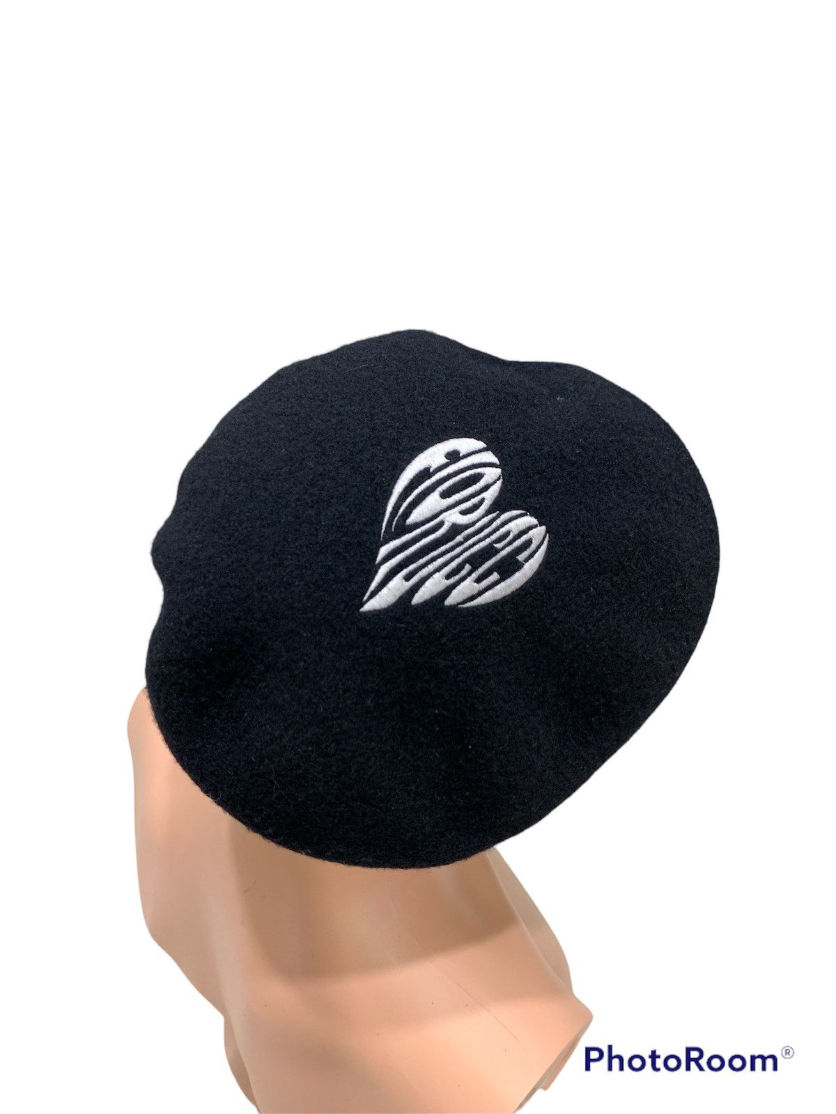 Fiorucci × Vintage VINTAGE FIORUCCI EMBROIDERED WOOL BERET HAT Size ONE SIZE - 1 Thumbnail