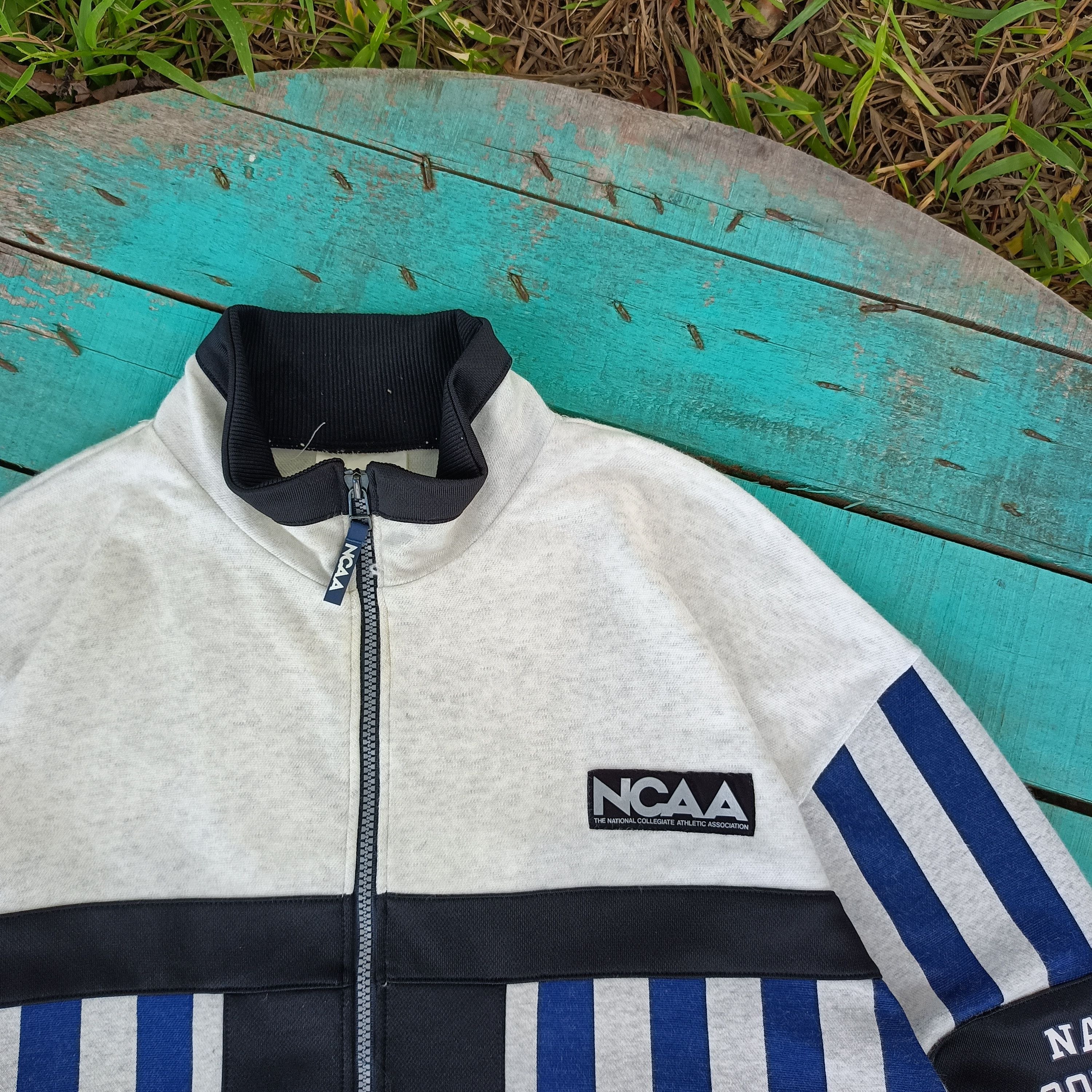 NCAA × Vintage Vintage NCAA Sweater Blue Stripes Size US L / EU 52-54 / 3 - 2 Thumbnail