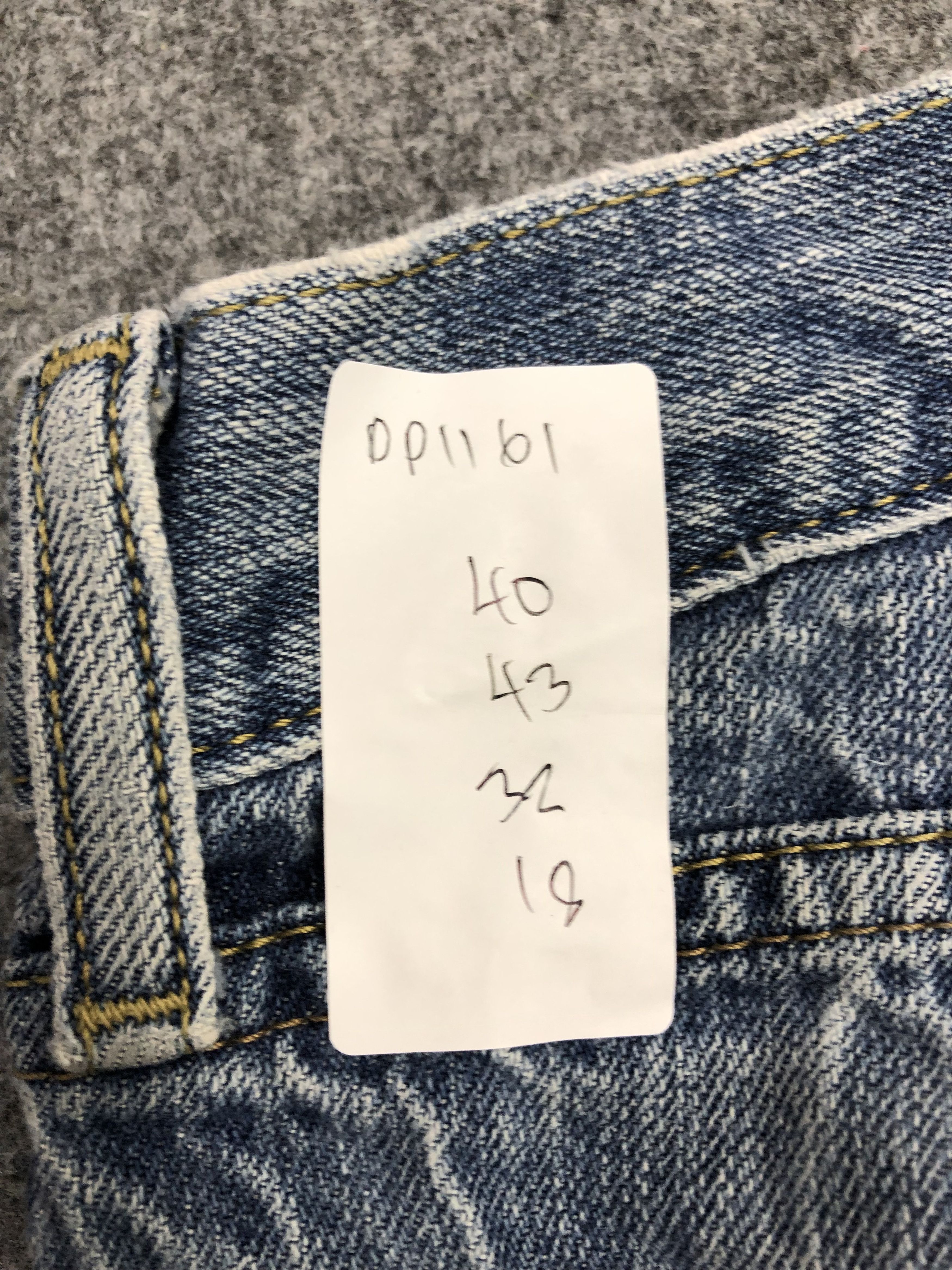 Levi's Vintage Levis 559 Faded Blue Jeans DP1161 Size US 40 / EU 56 - 12 Thumbnail