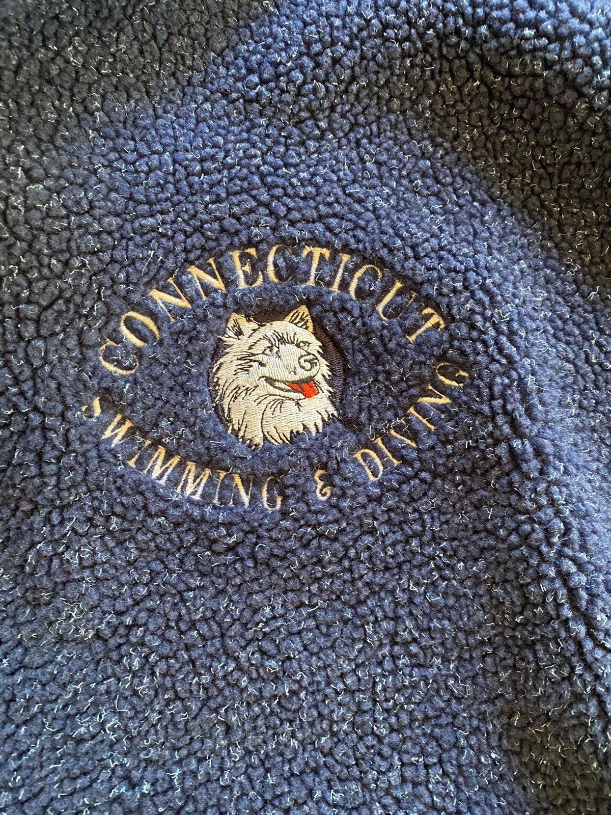 NCAA Vintage 90’s UCONN Reebok Deep Pile Fleece Sweatshirt Size US XXL / EU 58 / 5 - 2 Thumbnail