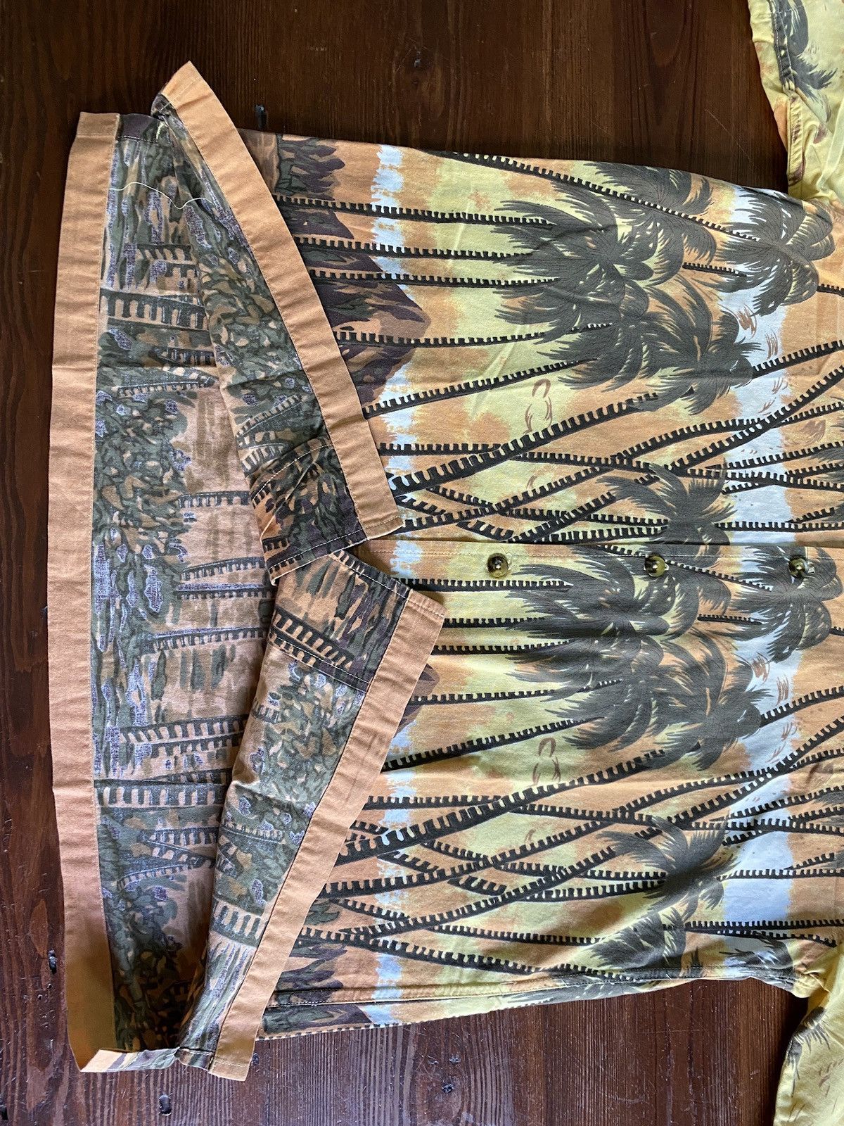 Vintage Vintage 90’s No Boundaries Hawaiian Style Button Up Size US M / EU 48-50 / 2 - 5 Thumbnail