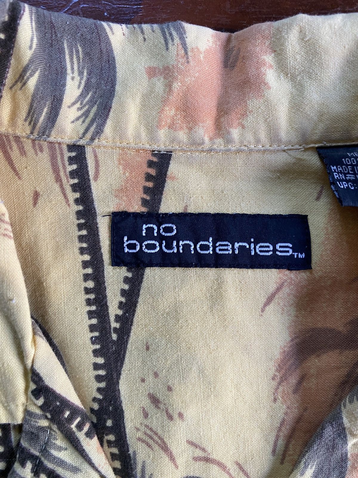 Vintage Vintage 90’s No Boundaries Hawaiian Style Button Up Size US M / EU 48-50 / 2 - 9 Thumbnail