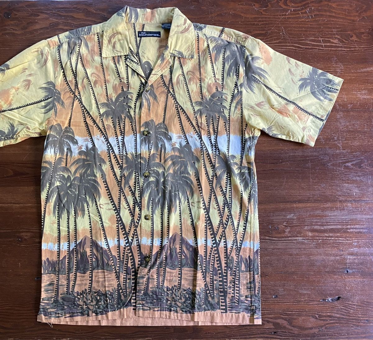 Vintage Vintage 90’s No Boundaries Hawaiian Style Button Up Size US M / EU 48-50 / 2 - 1 Thumbnail