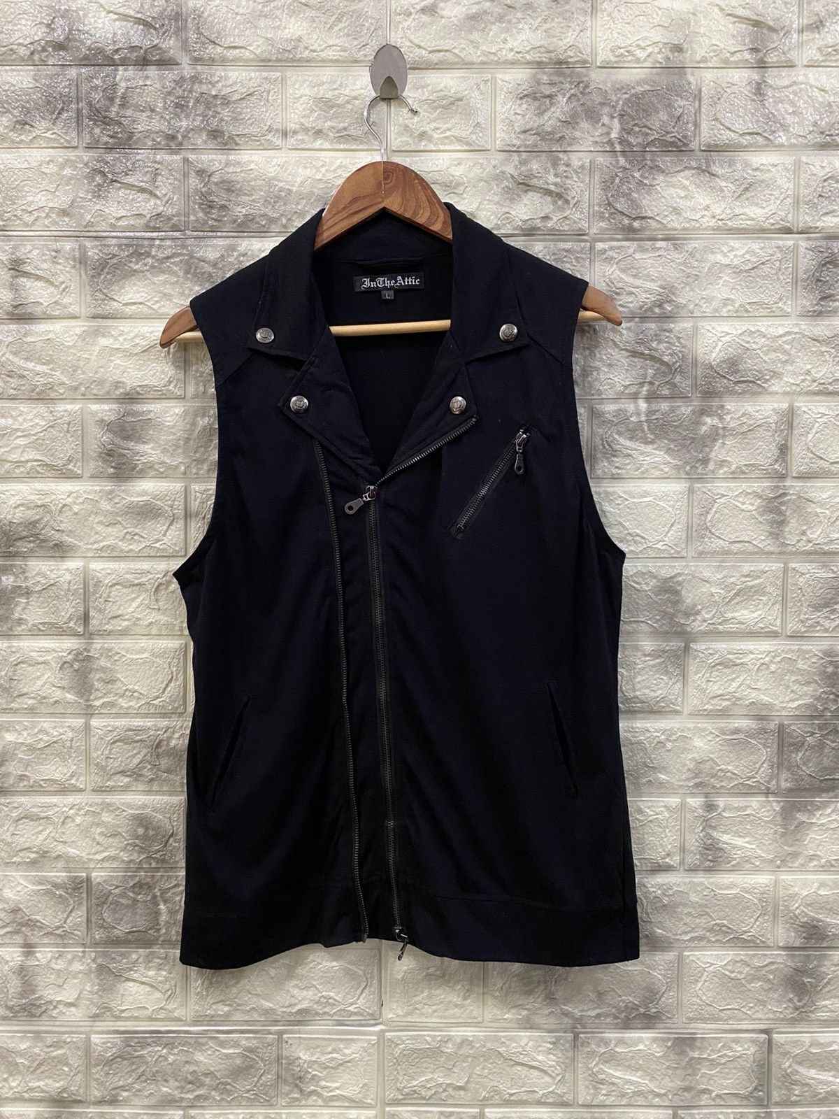 In The Attic In the attic punk vest style Size US L / EU 52-54 / 3 - 2 Thumbnail