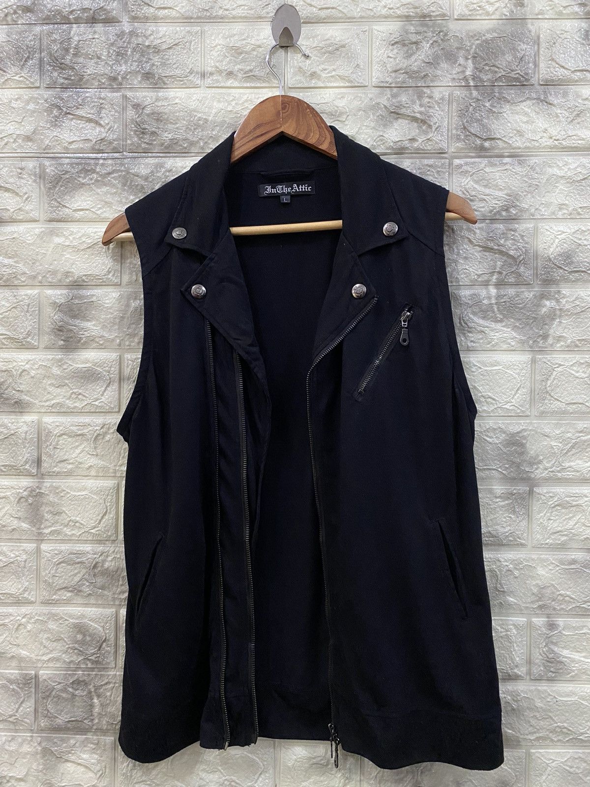 In The Attic In the attic punk vest style Size US L / EU 52-54 / 3 - 8 Thumbnail