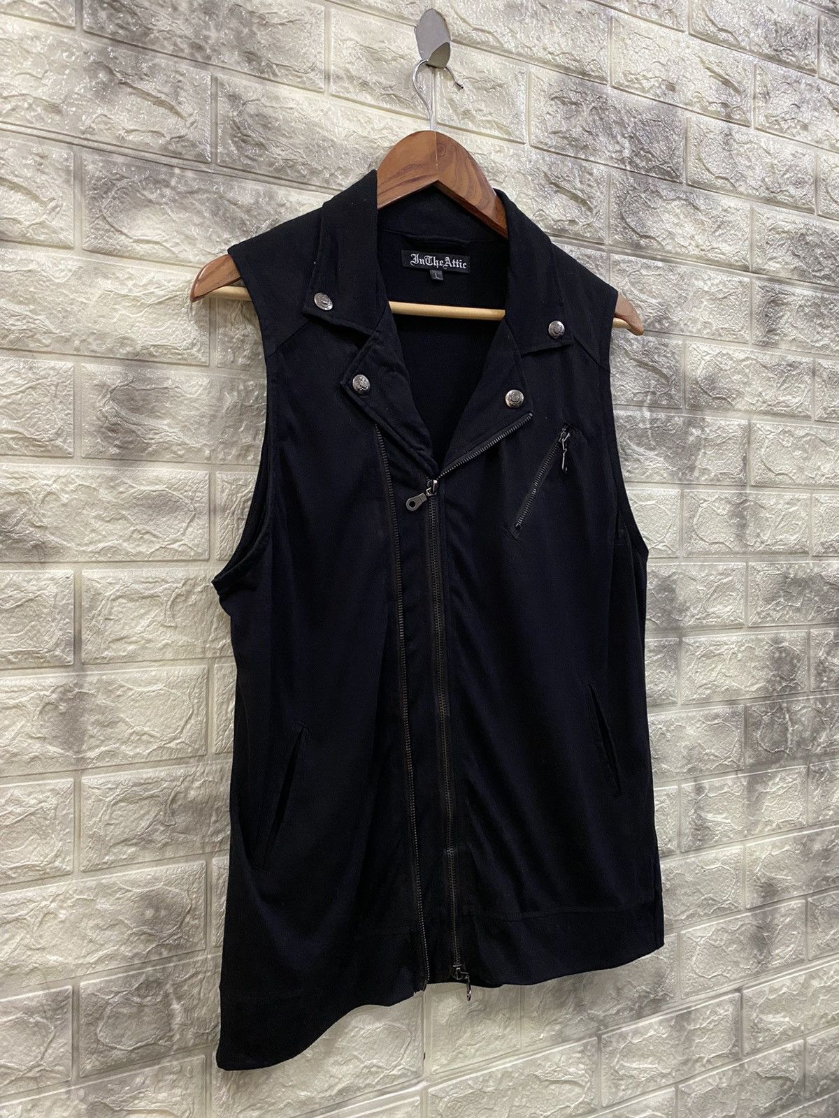 In The Attic In the attic punk vest style Size US L / EU 52-54 / 3 - 3 Thumbnail