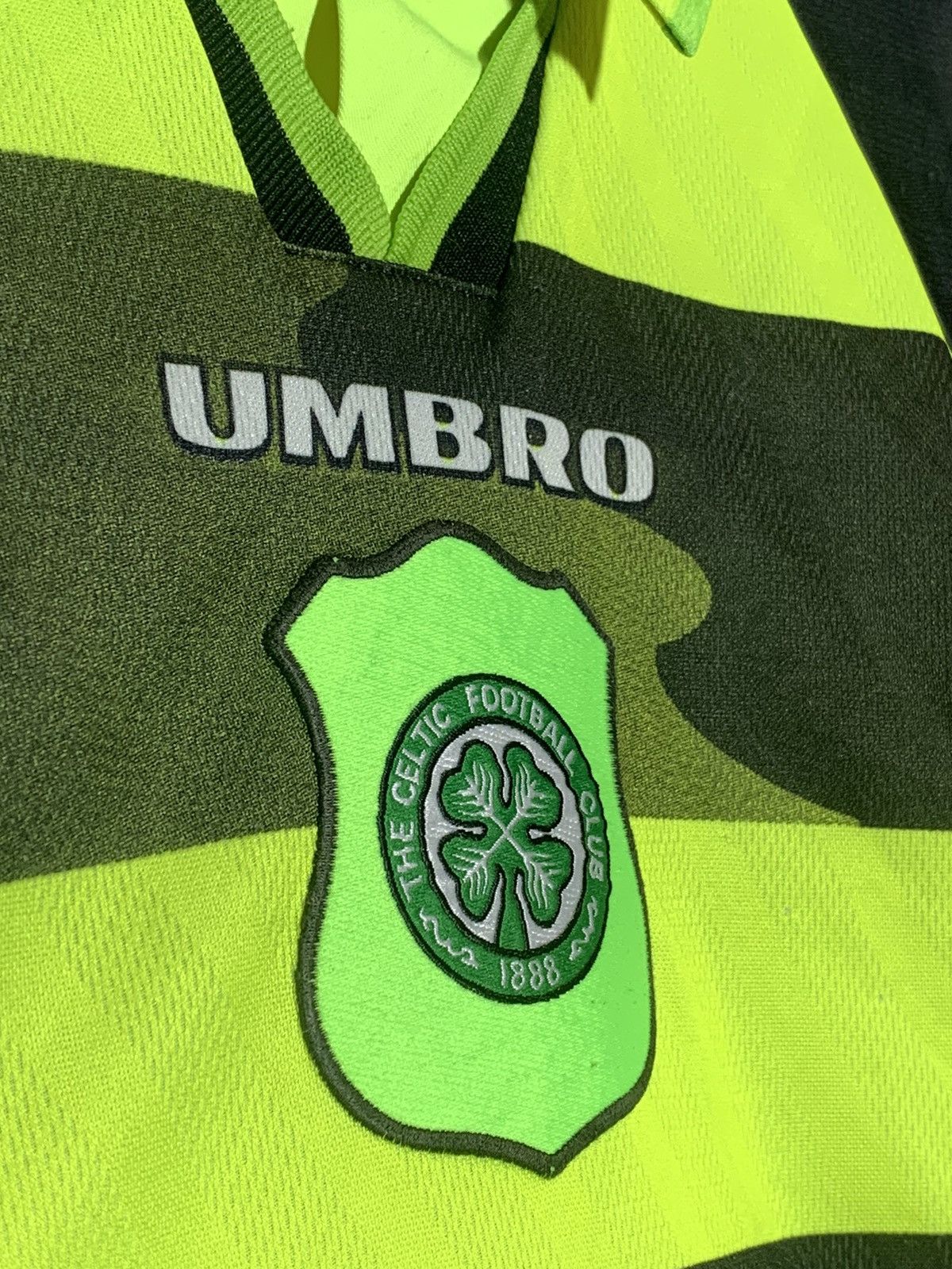Umbro × Vintage Celtic Umbro Vintage 1996/97 Away Y2k Football Shirt Size US L / EU 52-54 / 3 - 5 Thumbnail