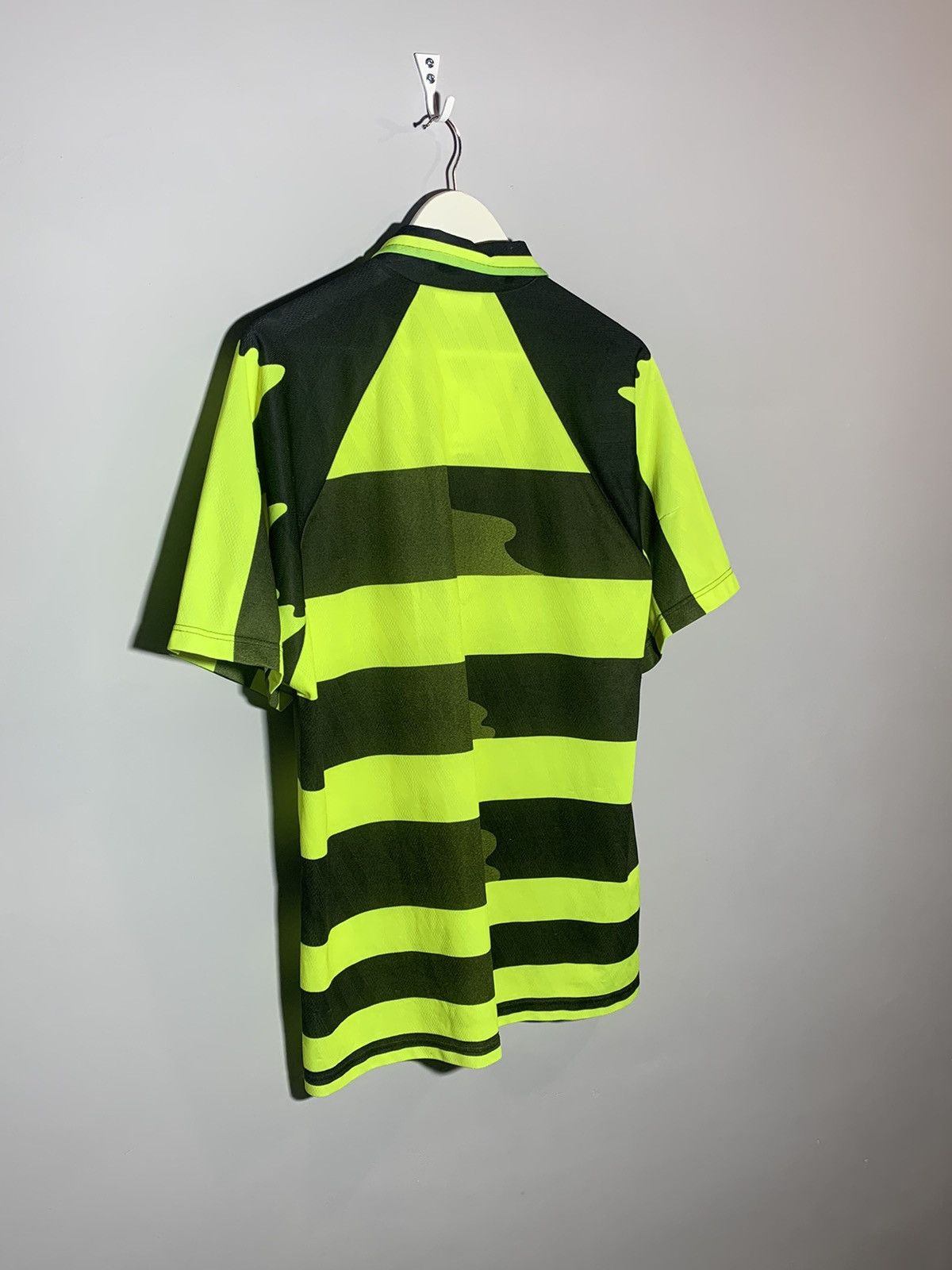 Umbro × Vintage Celtic Umbro Vintage 1996/97 Away Y2k Football Shirt Size US L / EU 52-54 / 3 - 8 Thumbnail
