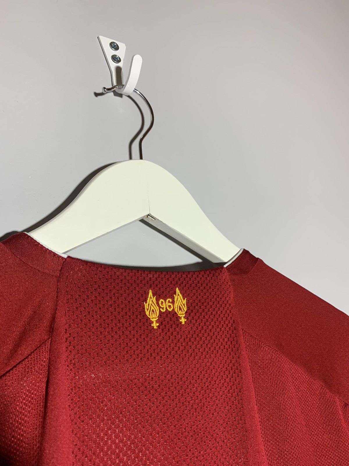 New Balance Liverpool New Balance 2019/20 Y2k Streetwear Football Shirt Size US M / EU 48-50 / 2 - 12 Thumbnail