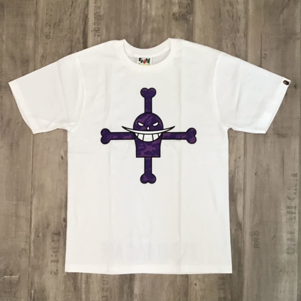 Bape BAPE × one piece Whitebeard Pirates Flagmark T-shirt White Size US S / EU 44-46 / 1 - 1 Thumbnail