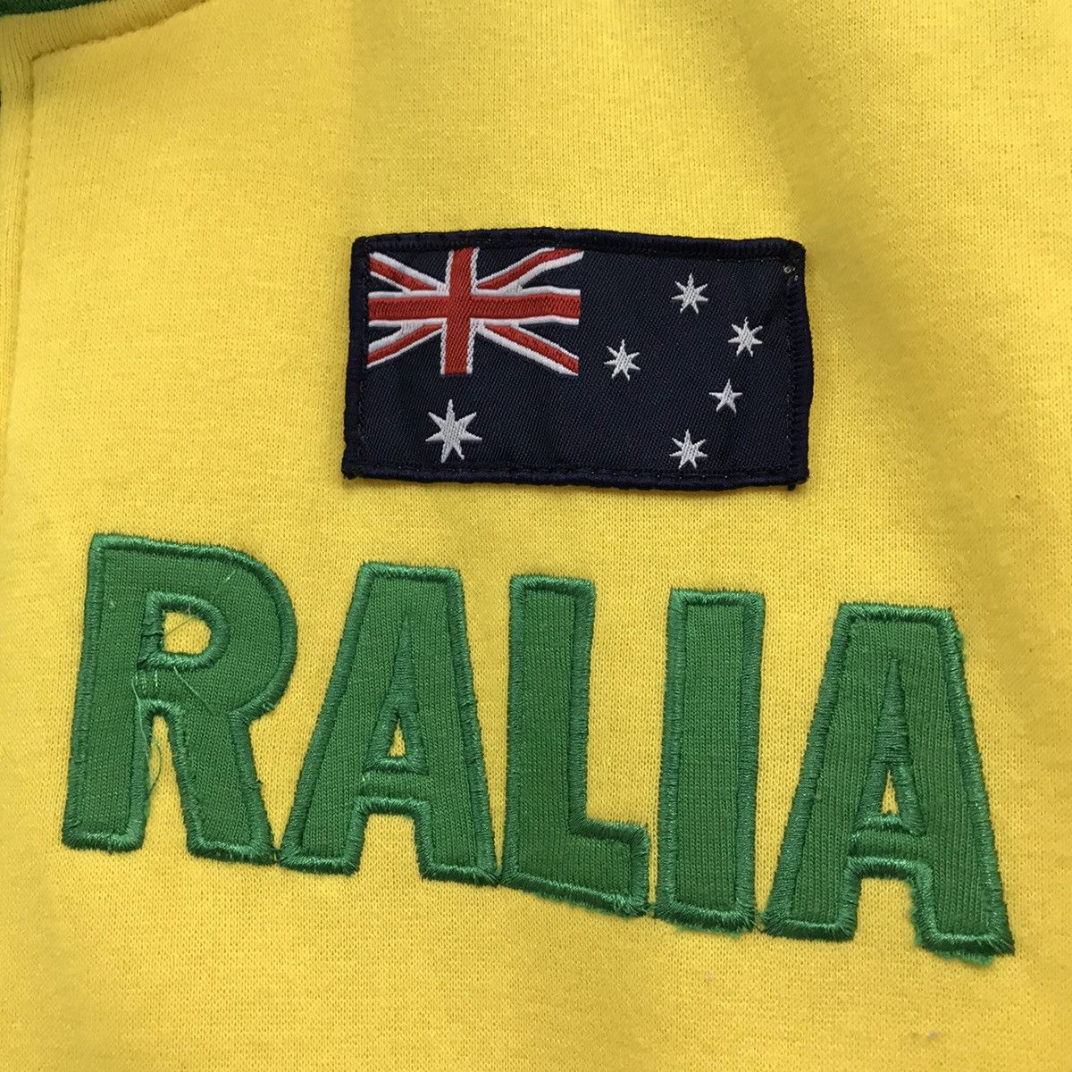 Japanese Brand Australia Sweaters Zipper Up Spellout Australia Size US M / EU 48-50 / 2 - 3 Thumbnail