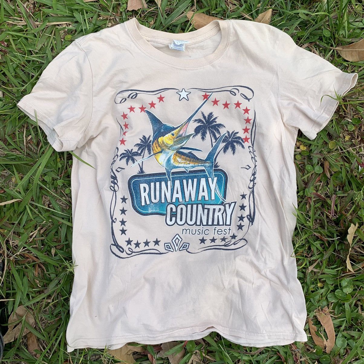 Band Tees Runaway country music fest Size US S / EU 44-46 / 1 - 2 Thumbnail