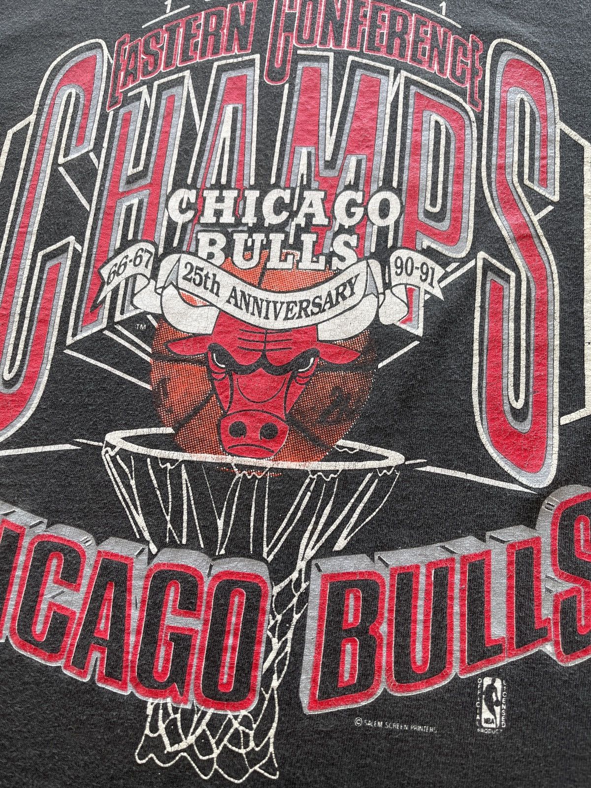 Vintage Vintage 1991 25th Anniversary Chicago Bulls Faded Shirt Size US L / EU 52-54 / 3 - 7 Thumbnail
