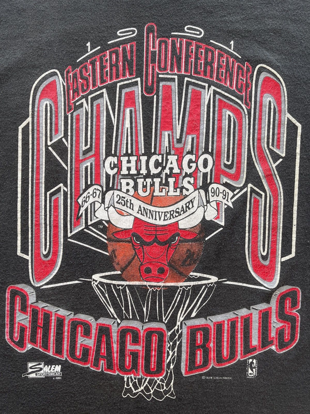 Vintage Vintage 1991 25th Anniversary Chicago Bulls Faded Shirt Size US L / EU 52-54 / 3 - 9 Thumbnail