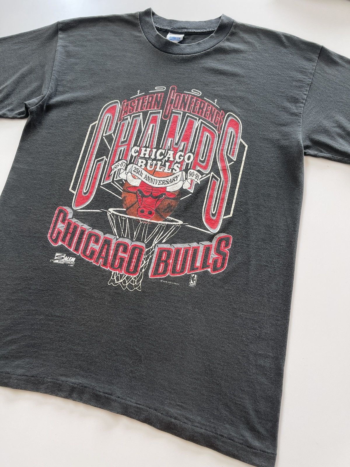 Vintage Vintage 1991 25th Anniversary Chicago Bulls Faded Shirt Size US L / EU 52-54 / 3 - 2 Thumbnail