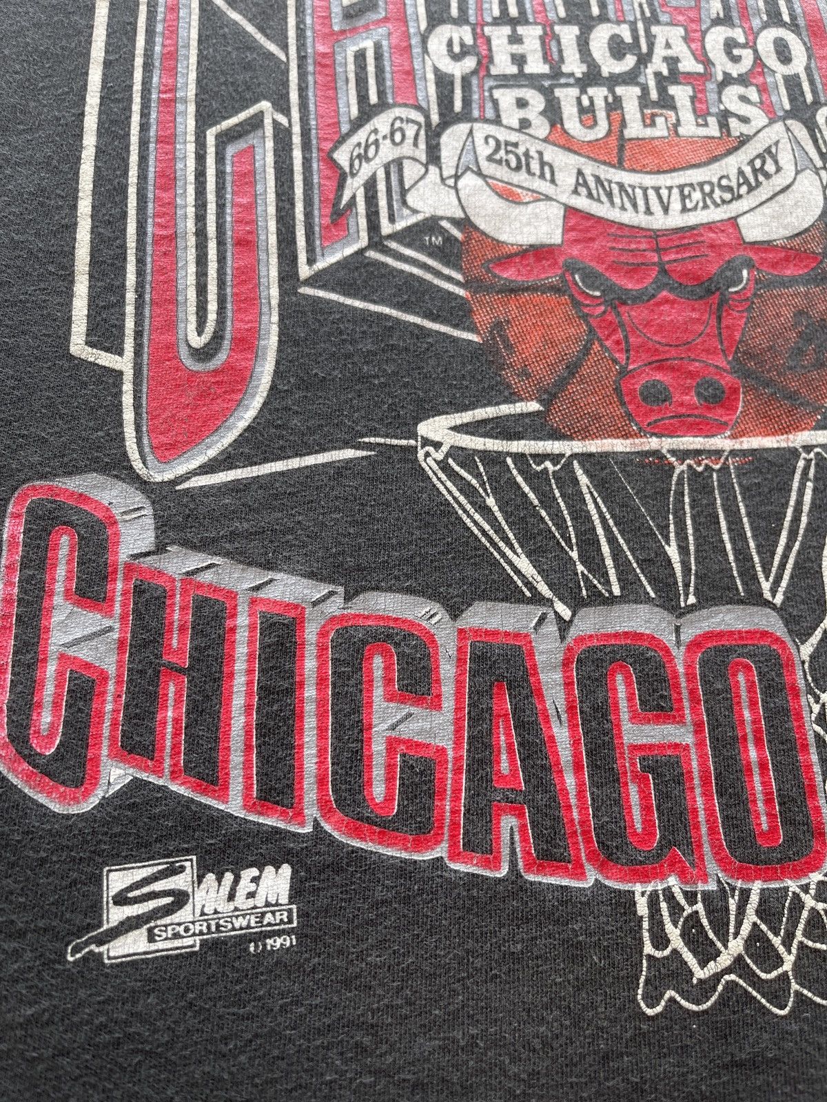 Vintage Vintage 1991 25th Anniversary Chicago Bulls Faded Shirt Size US L / EU 52-54 / 3 - 8 Thumbnail