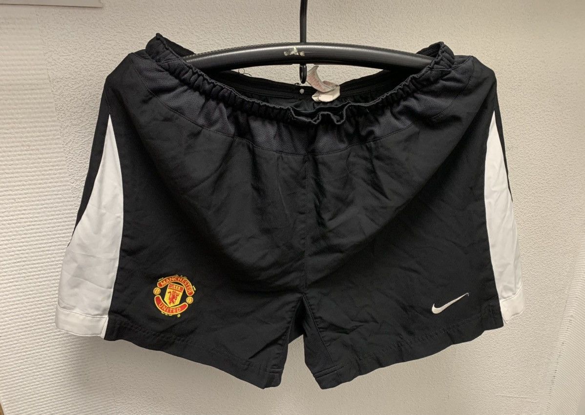 Vintage Nike Manchester United vintage black shorts 36 sz Xl Size US 36 / EU 52 - 1 Thumbnail