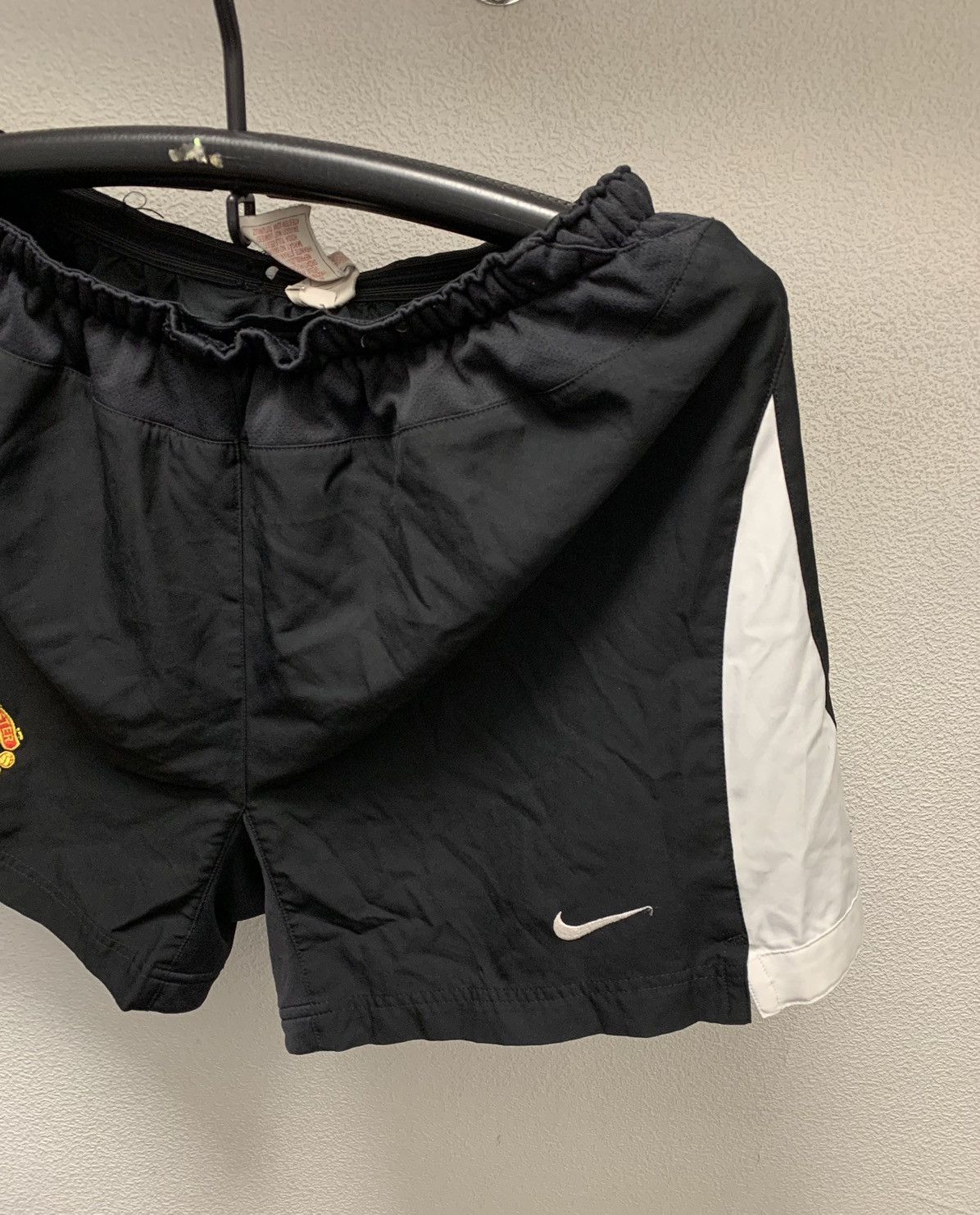 Vintage Nike Manchester United vintage black shorts 36 sz Xl Size US 36 / EU 52 - 2 Thumbnail