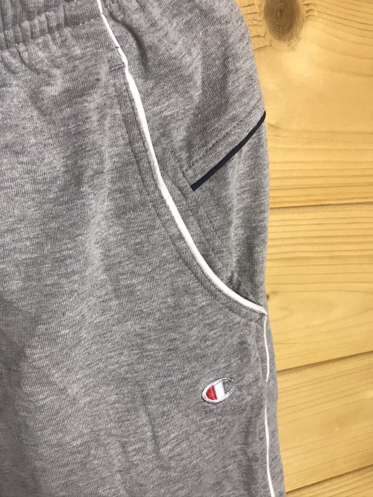 Champion Vintage Champion shorts Size US 32 / EU 48 - 2 Thumbnail