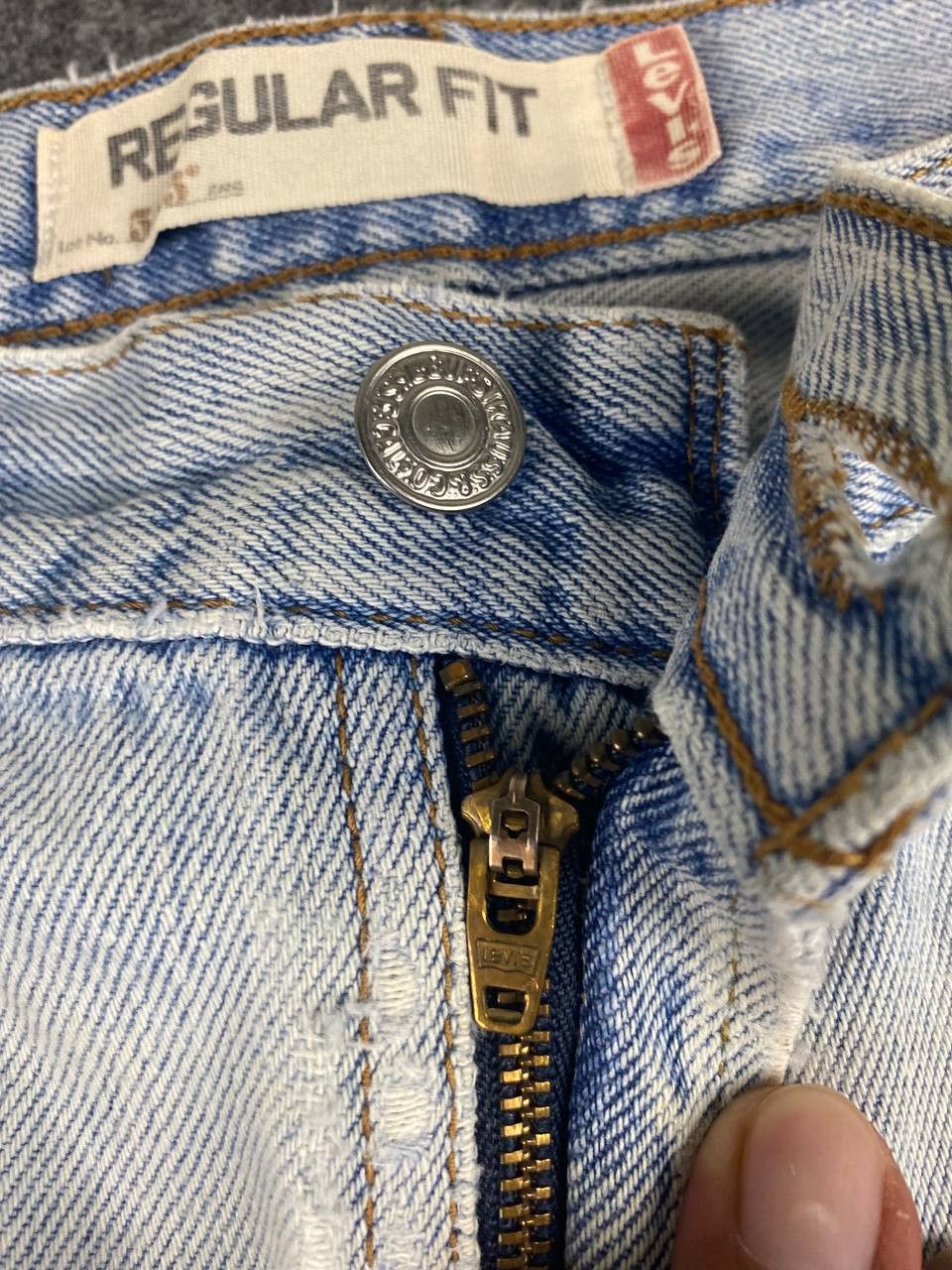 vintage levis 505 regular fit distressed denim