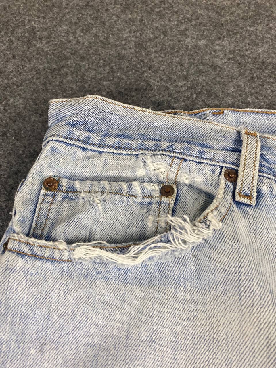 vintage levis 505 regular fit distressed denim