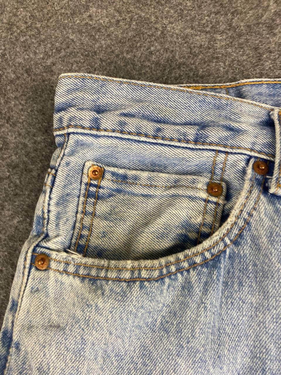 Levi's levis 550 relaxed fit lightwash denim Size US 35 - 10 Thumbnail