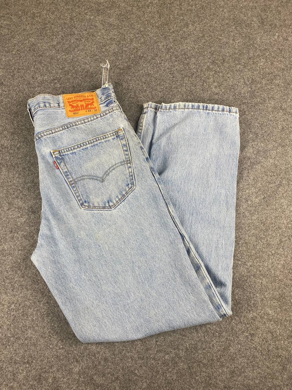 Levi's levis 550 relaxed fit lightwash denim Size US 35 - 2 Thumbnail