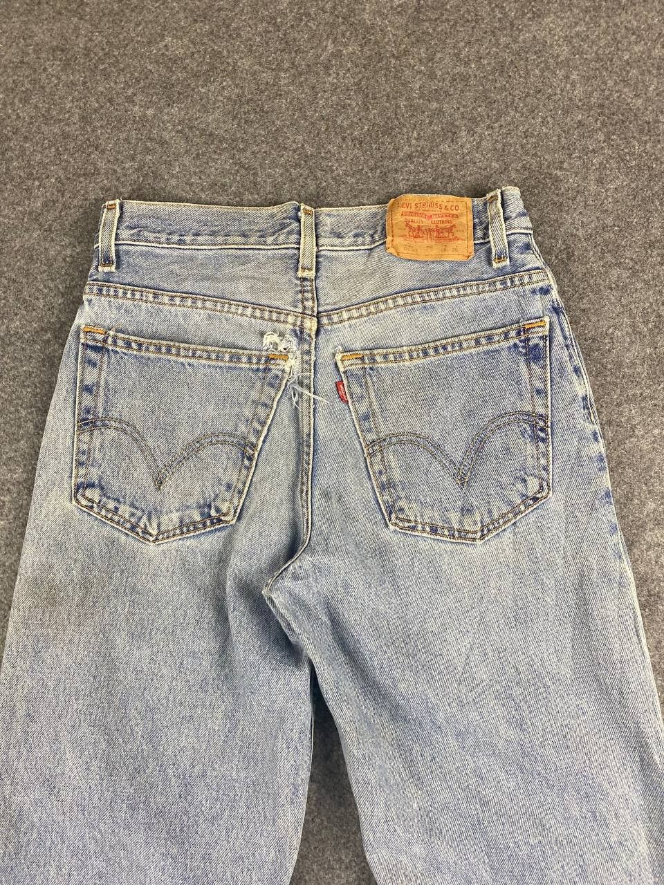 Levi's levis 550 relaxed fit lightwash distressed denim Size US 30 / EU 46 - 3 Thumbnail