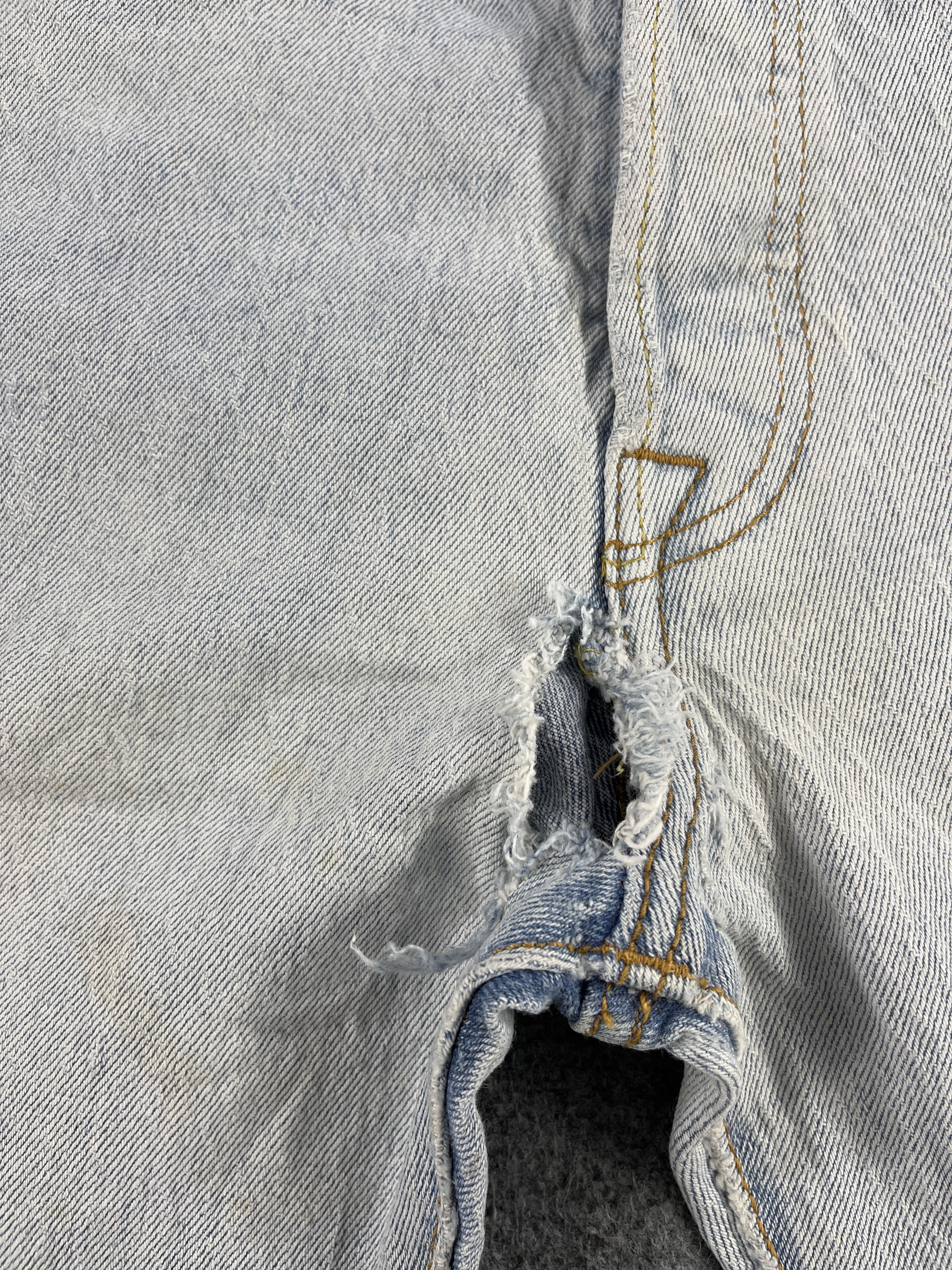 Levi's Vintage Levis 501 Distressed Light Wash Jeans - J201 Size US 33 - 6 Thumbnail