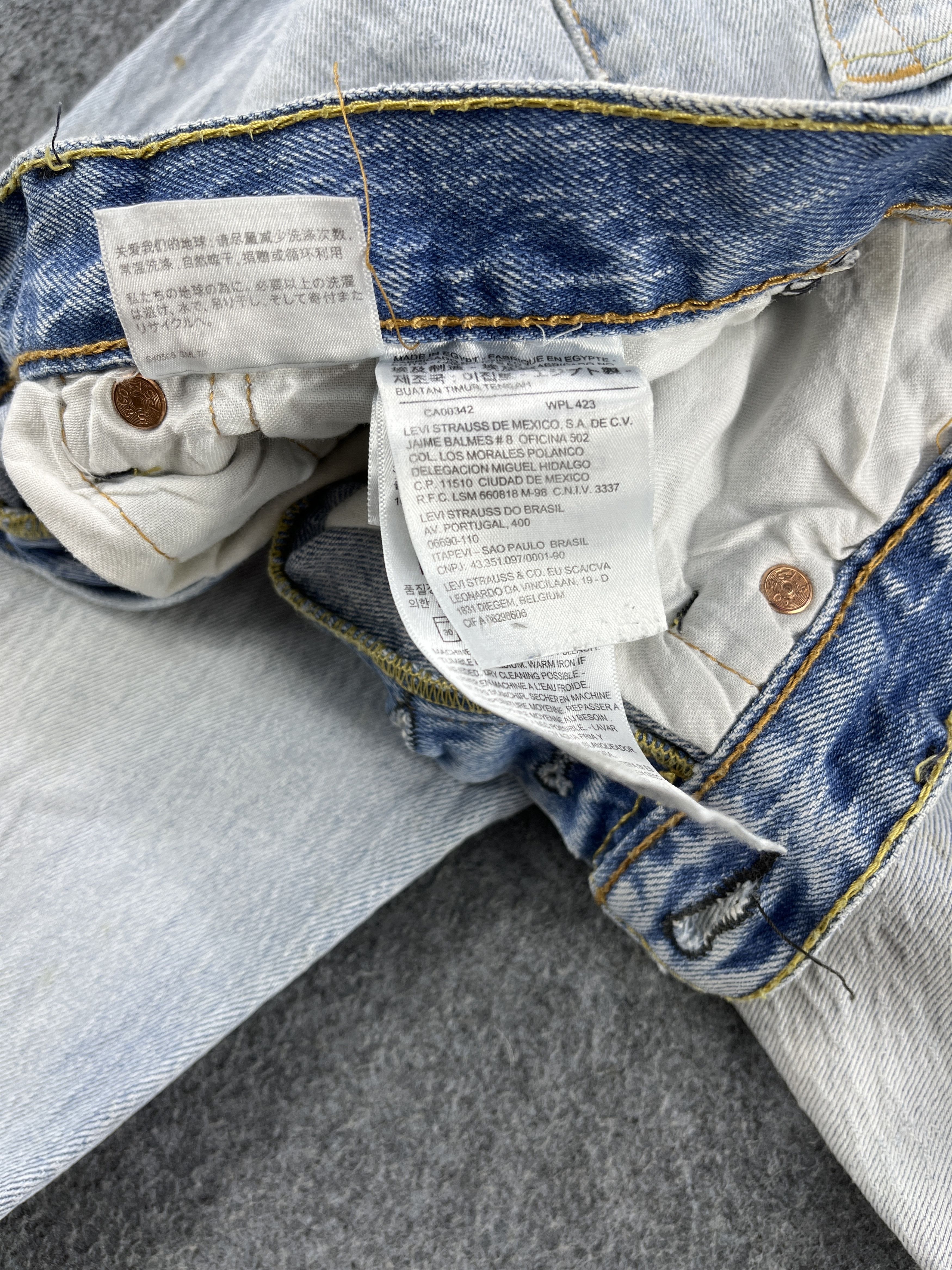 Levi's Vintage Levis 501 Distressed Light Wash Jeans - J201 Size US 33 - 8 Thumbnail
