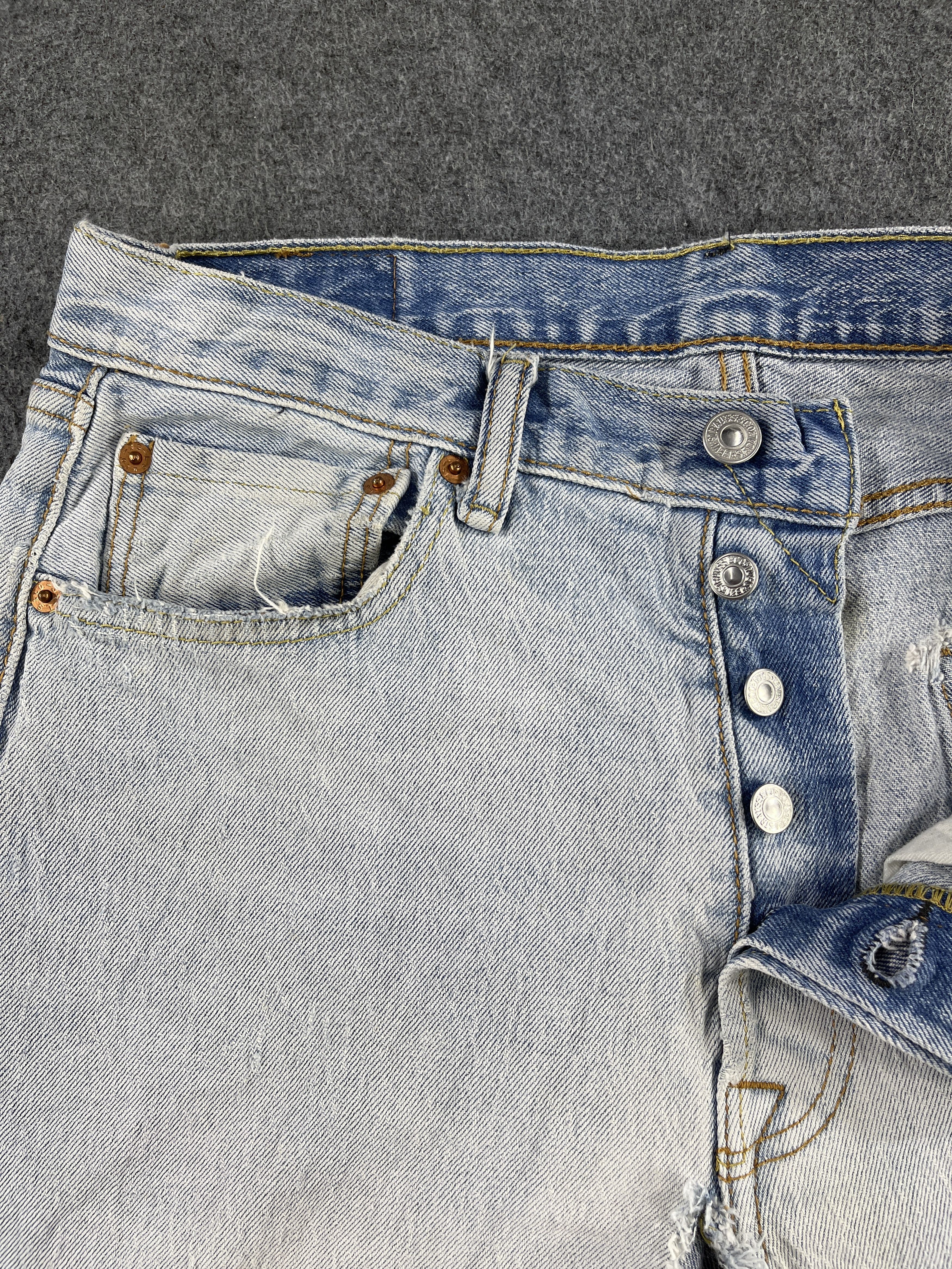 Levi's Vintage Levis 501 Distressed Light Wash Jeans - J201 Size US 33 - 7 Thumbnail