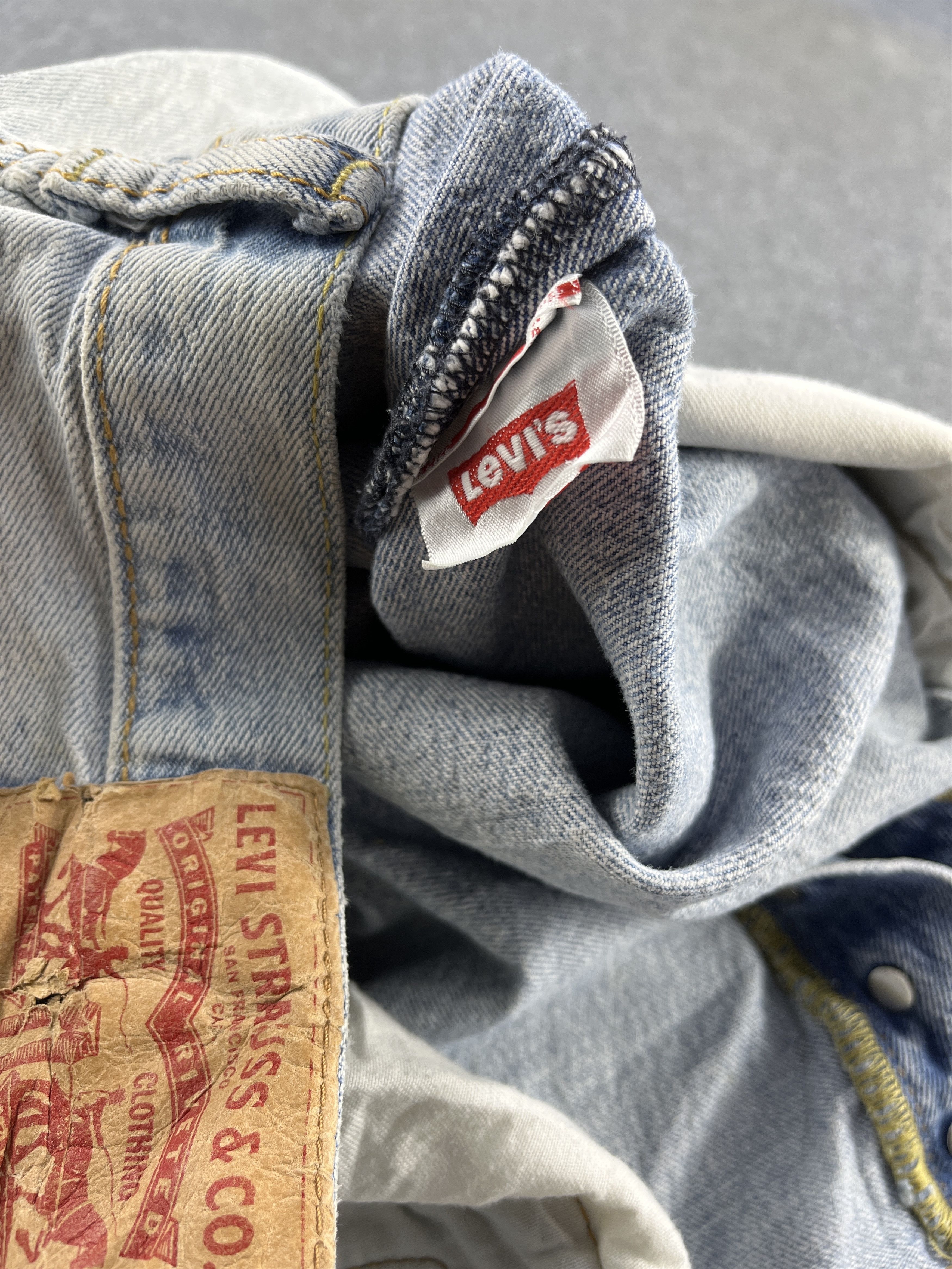 Levi's Vintage Levis 501 Distressed Light Wash Jeans - J201 Size US 33 - 10 Thumbnail