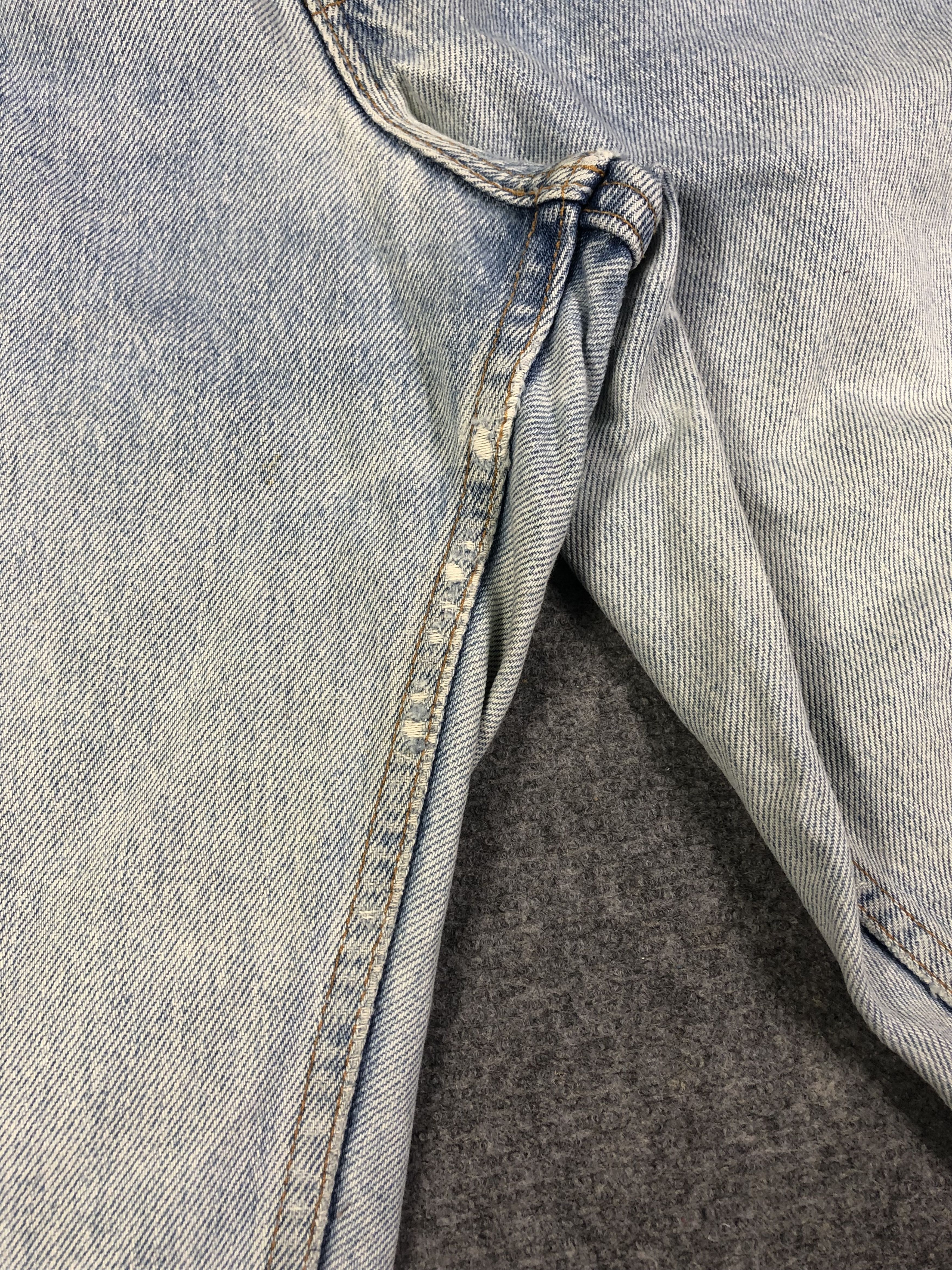 Levi's Light Blue Vintage Levis 550 Relaxed Fit Tapered Leg 28x30.5 Size 28" / US 6 / IT 42 - 7 Thumbnail