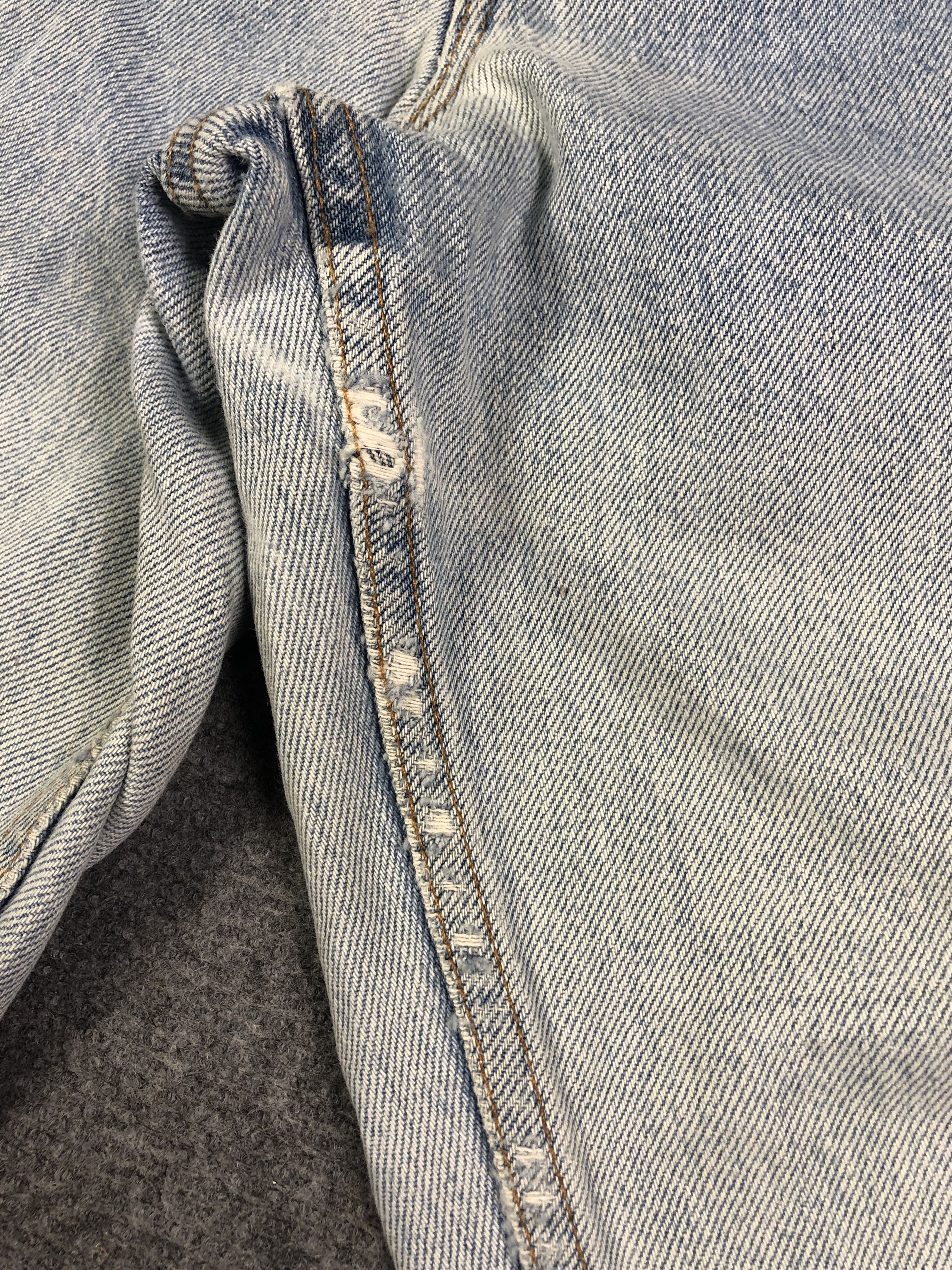 Levi's Light Blue Vintage Levis 550 Relaxed Fit Tapered Leg 28x30.5 Size 28" / US 6 / IT 42 - 6 Thumbnail
